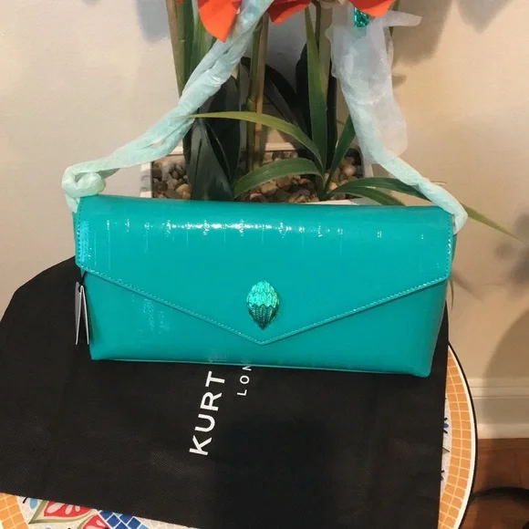 Kurt Geiger Landon Shoreditch Leather Envelope Clutch
KURT GEIGER LONDON - Picture 6 of 16
